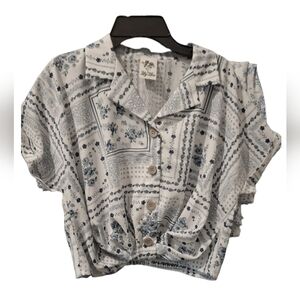 🌺 Lily Bleu Blue and White Floral Button-Down Shirt